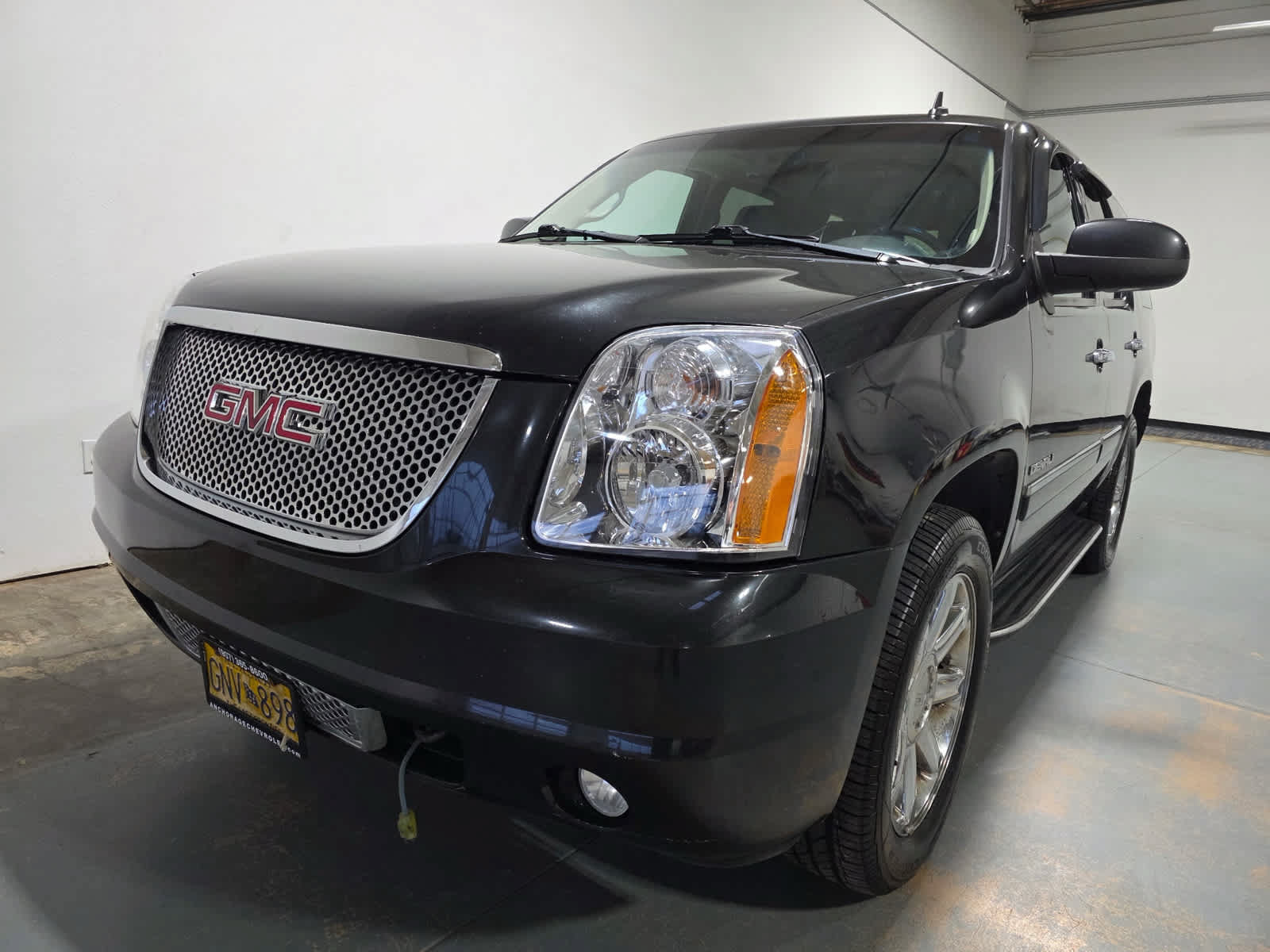 Used 2012 GMC Yukon Denali AWD/4WD image 1