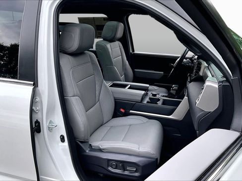 Used 2025 Toyota Tundra Limited AWD/4WD image 8