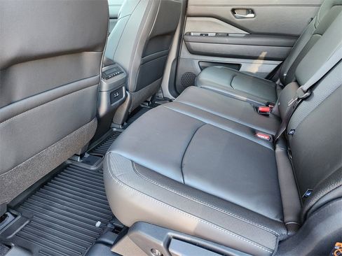 New 2025 Nissan Pathfinder SL image 21