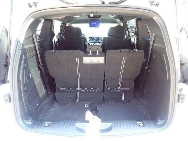 Certified 2020 Chrysler Pacifica Touring w/ S Appearance Package FWD image 6