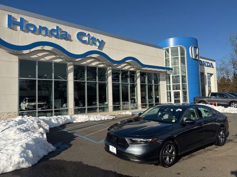 Used 2023 Honda Accord EX image 2