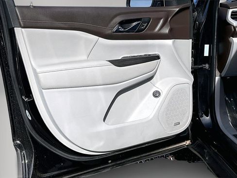 Used 2023 GMC Acadia SLT image 20