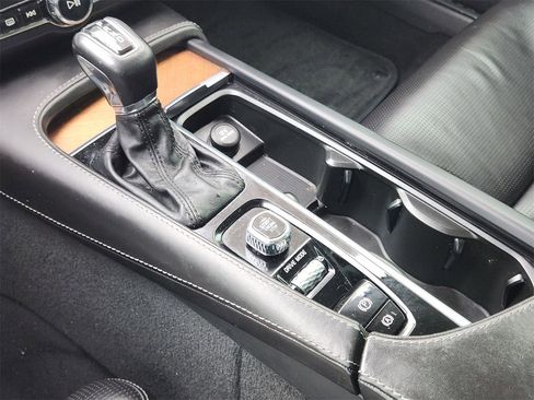 Used 2018 Volvo S90 T6 Inscription w/ Convenience Package image 19