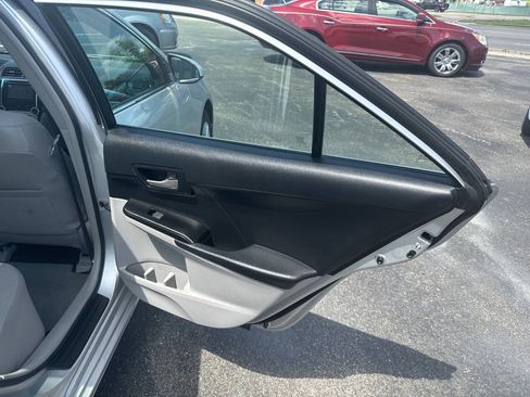 Used 2012 Toyota Camry LE image 28
