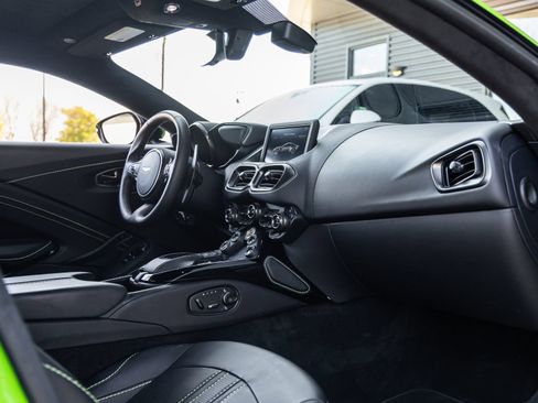 Used 2022 Aston Martin V8 Vantage Coupe RWD image 38