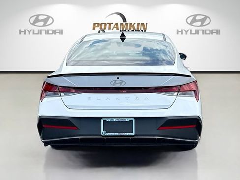 Certified 2025 Hyundai Elantra Sport FWD image 6
