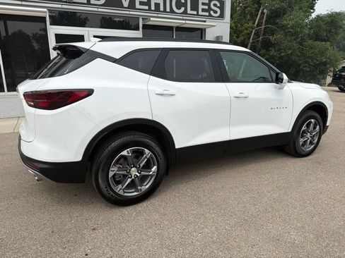 Used 2024 Chevrolet Blazer LT w/ Convenience Package FWD image 3