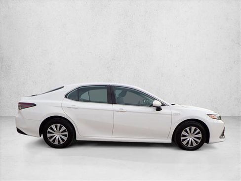 Used 2021 Toyota Camry LE image 5
