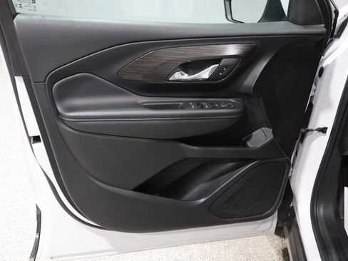 Used 2024 GMC Terrain SLE image 12
