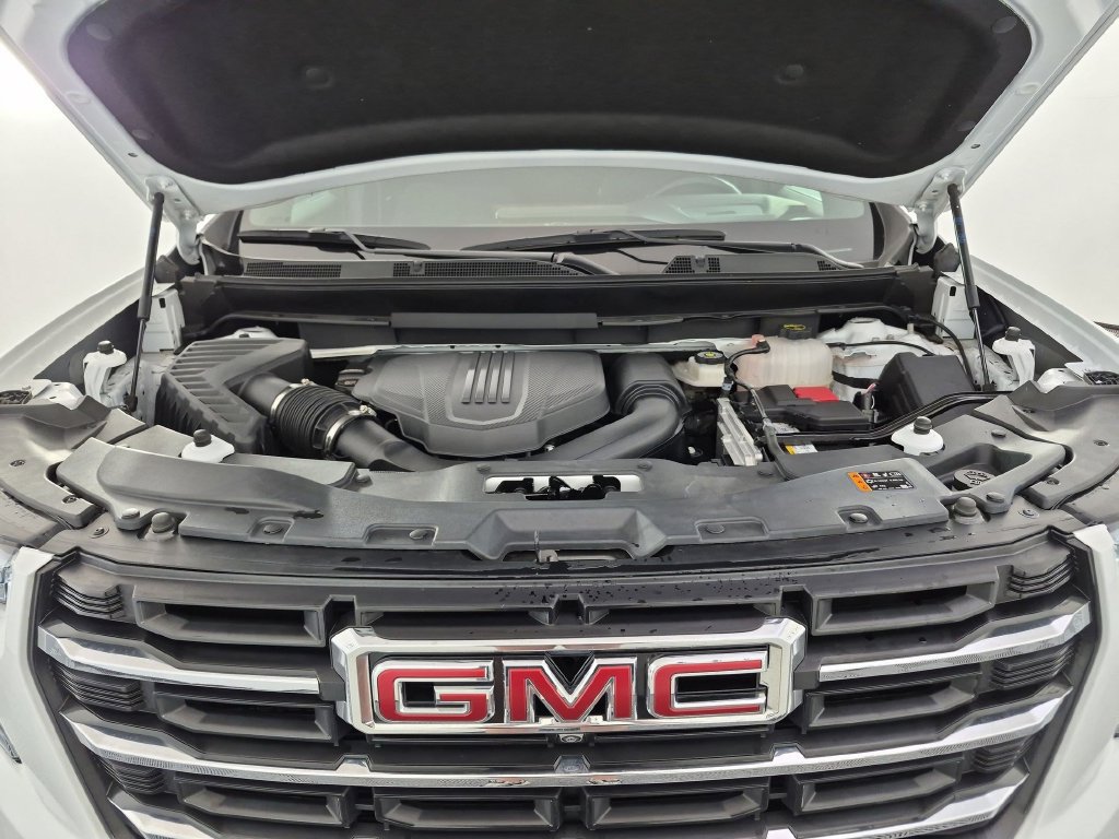 Certified 2025 GMC Acadia Elevation FWD image 38