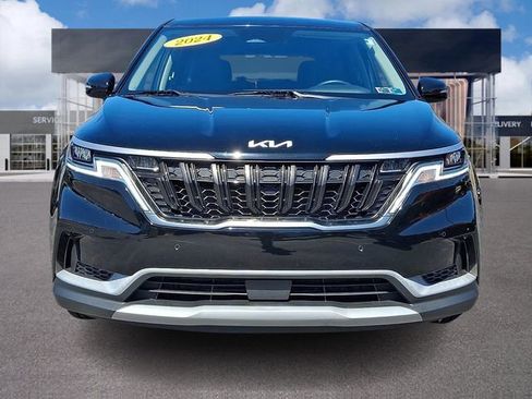 Used 2024 Kia Carnival EX FWD image 2