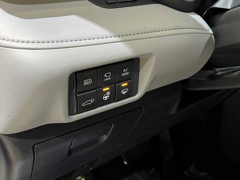 Certified 2020 Toyota Highlander Limited Platinum image 16