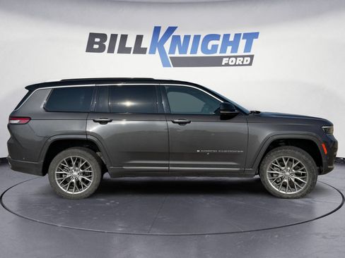 Used 2022 Jeep Grand Cherokee L Summit w/ Advanced Protech Group IV AWD/4WD image 6