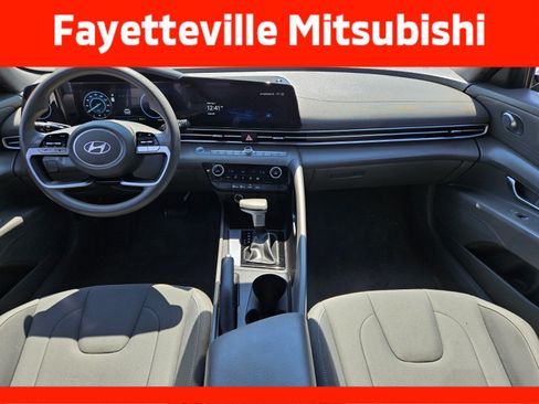 Used 2024 Hyundai Elantra SEL FWD image 13