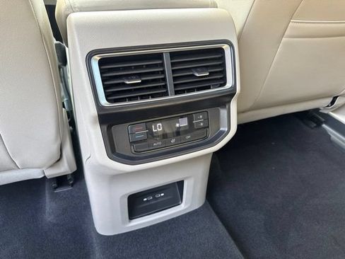 Used 2026 Volkswagen Atlas SE FWD image 12