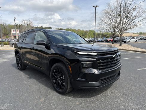 Used 2026 Chevrolet Traverse LT w/ Midnight/Sport Edition image 3