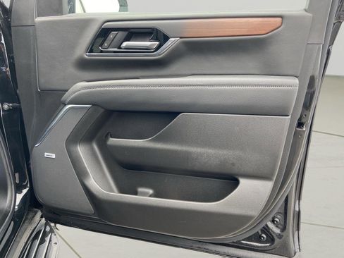 Used 2025 GMC Yukon Denali AWD/4WD image 16