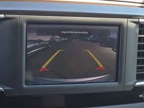 Used 2022 Chrysler Voyager LX FWD image 17