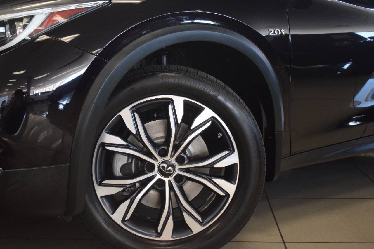 Used 2018 INFINITI QX30 Premium w/ Navigation Package AWD/4WD image 12