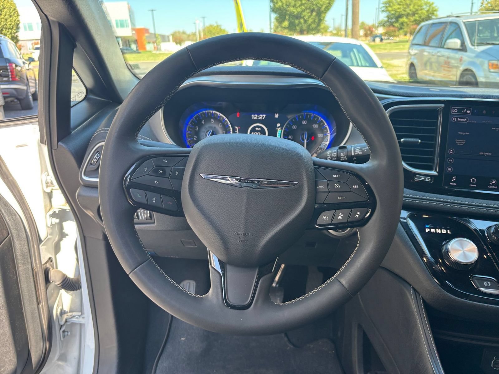 Used 2025 Chrysler Pacifica Limited FWD image 38