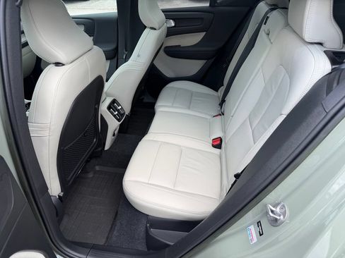 Certified 2023 Volvo XC40 B5 Plus w/ Protection Package Premier AWD/4WD image 22