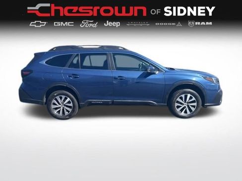 Used 2020 Subaru Outback Premium image 4