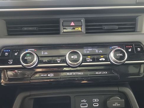 Certified 2025 Honda Pilot Black Edition image 32