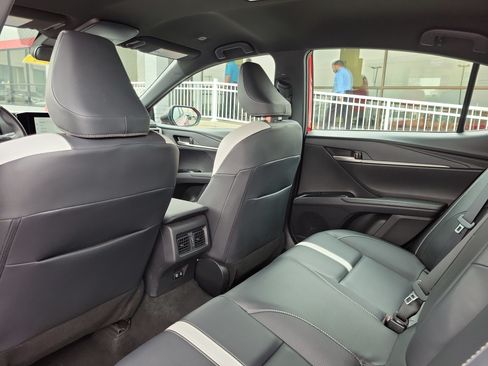 Used 2025 Toyota Camry SE FWD image 14