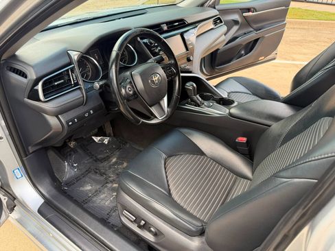 Used 2019 Toyota Camry SE FWD image 16