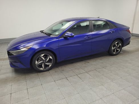 Used 2023 Hyundai Elantra SEL w/ Convenience Package FWD image 2