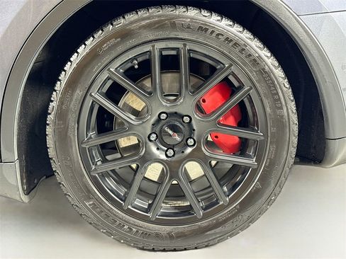 Used 2022 Tesla Model Y Performance image 9