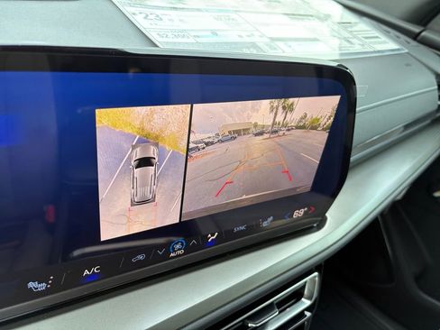 New 2025 Chevrolet Traverse LT w/ Enhanced Driving Package image 19