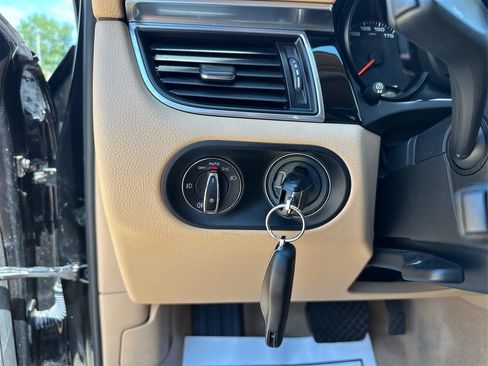 Used 2017 Porsche Macan AWD/4WD image 17