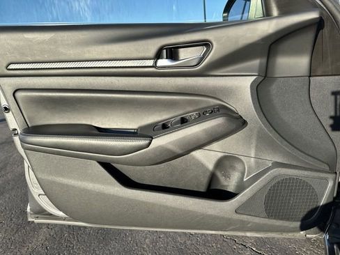 Used 2024 Nissan Altima 2.5 SV image 22