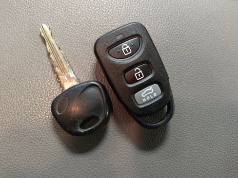 Used 2017 Hyundai Elantra SE image 32