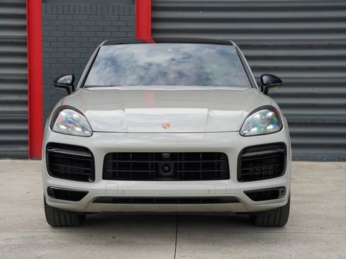 Used 2023 Porsche Cayenne GTS AWD/4WD image 2