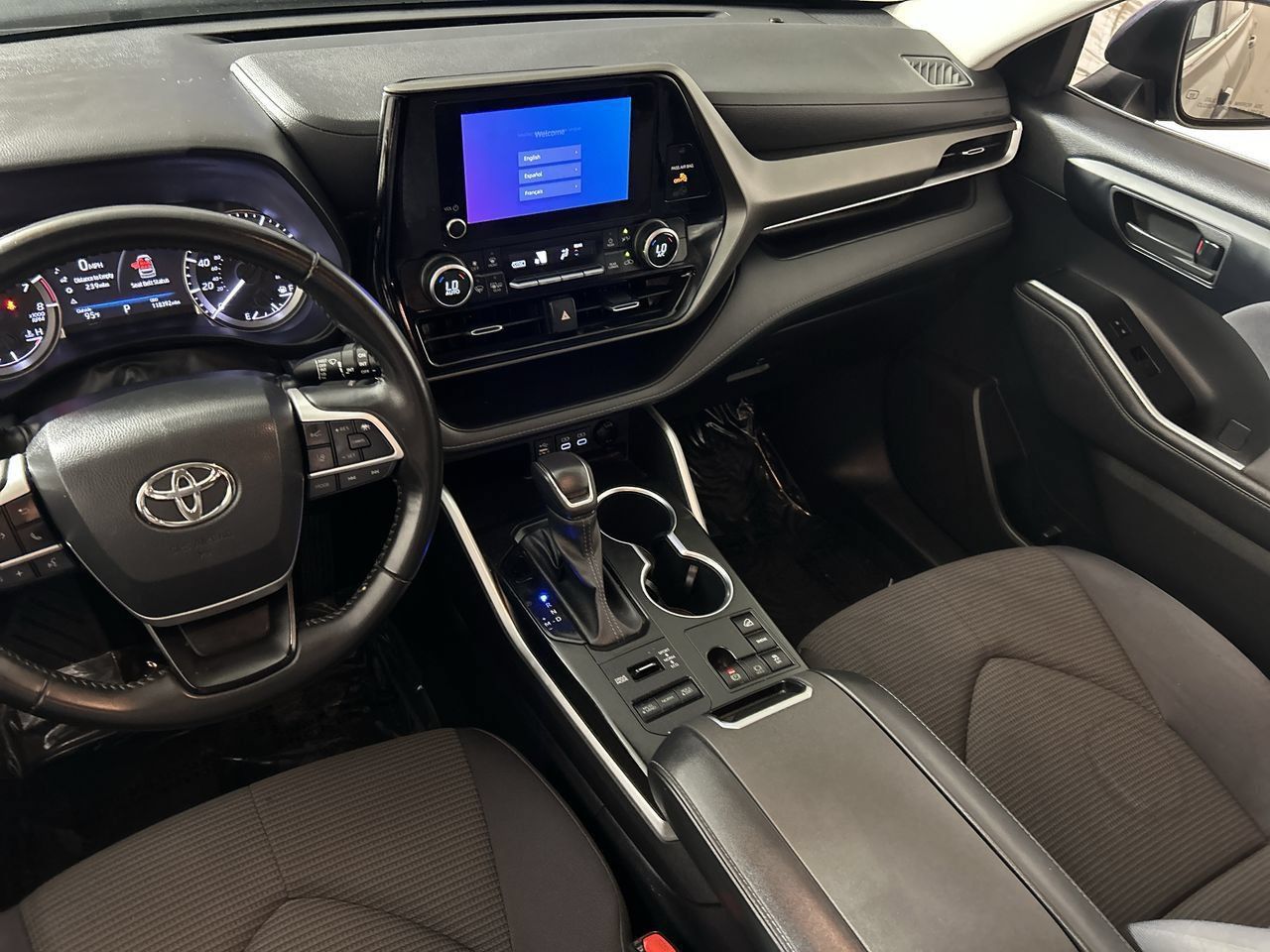 Used 2023 Toyota Highlander LE AWD/4WD image 23
