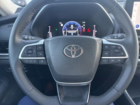 Used 2025 Toyota Grand Highlander AWD image 16