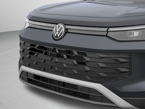 Certified 2025 Volkswagen Tiguan SE AWD/4WD image 53