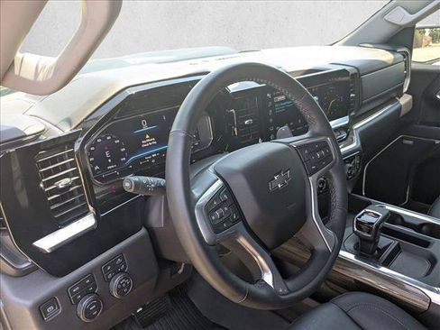 Used 2024 Chevrolet Silverado 1500 LT Trail Boss w/ Convenience Package II AWD/4WD image 9