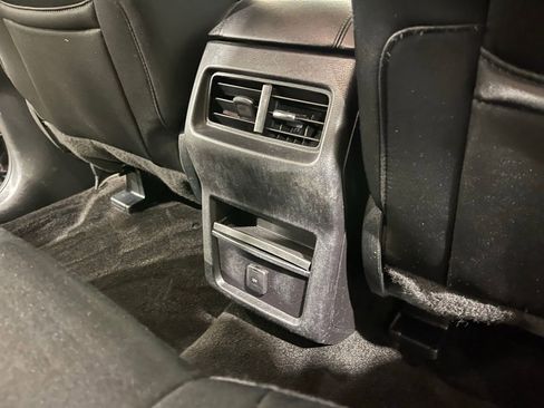 Used 2018 Ford Edge SE image 23