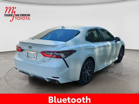 Used 2023 Toyota Camry SE FWD image 9