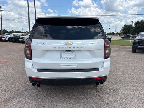 Used 2024 Chevrolet Suburban High Country AWD/4WD image 5