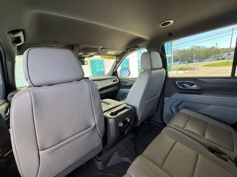 Used 2023 GMC Yukon SLT w/ SLT Luxury Package image 23