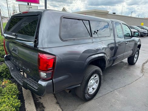 Used 2018 Toyota Tacoma SR w/ SR Convenience Package image 4