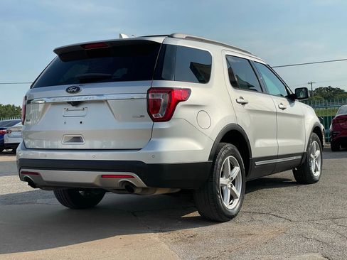 Used 2016 Ford Explorer XLT w/ Equipment Group 202A image 3