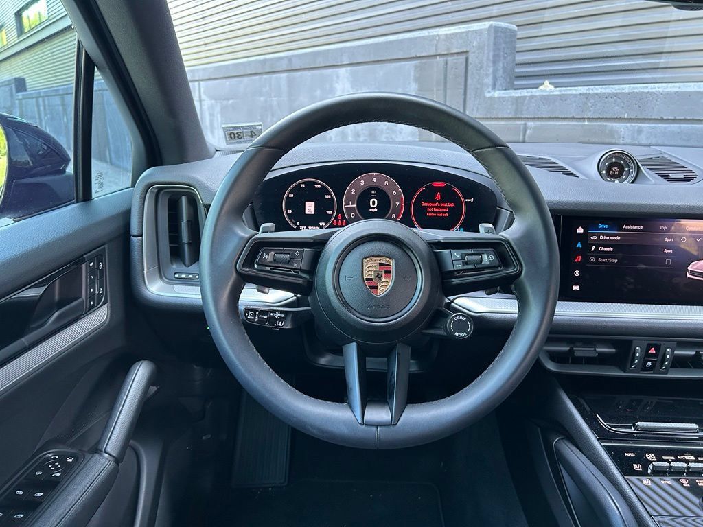 Certified 2025 Porsche Cayenne AWD/4WD image 24