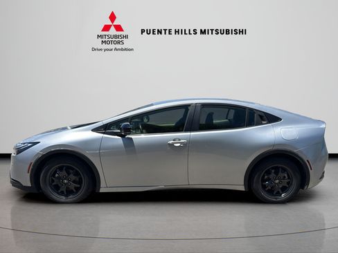 Used 2024 Toyota Prius LE FWD image 6