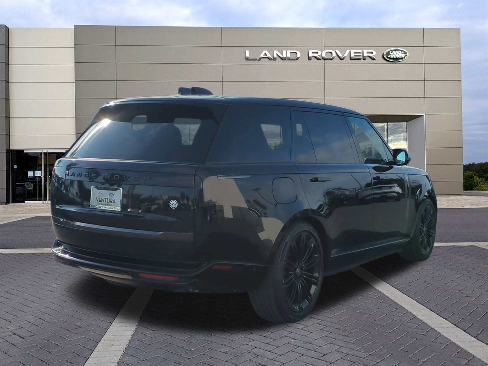New 2025 Land Rover Range Rover SV AWD/4WD image 5