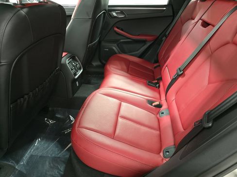 Certified 2025 Porsche Macan GTS AWD/4WD image 24